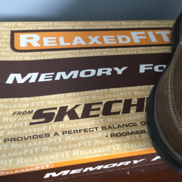 SKECHERS Men’s Leather Loafers…new in box. (Extra wide fit) - Picture 3 of 12